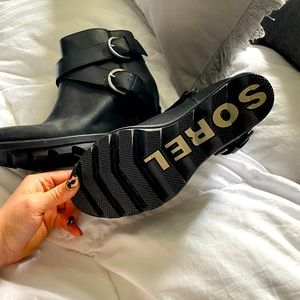 Sorel buckle black wedge heel. Never worn. Leather